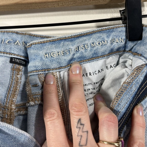 American Eagle Womens 8 Long‎ Highest Rise Mom Jean Distressed Downtown Raw Hem - Picture 2 of 10